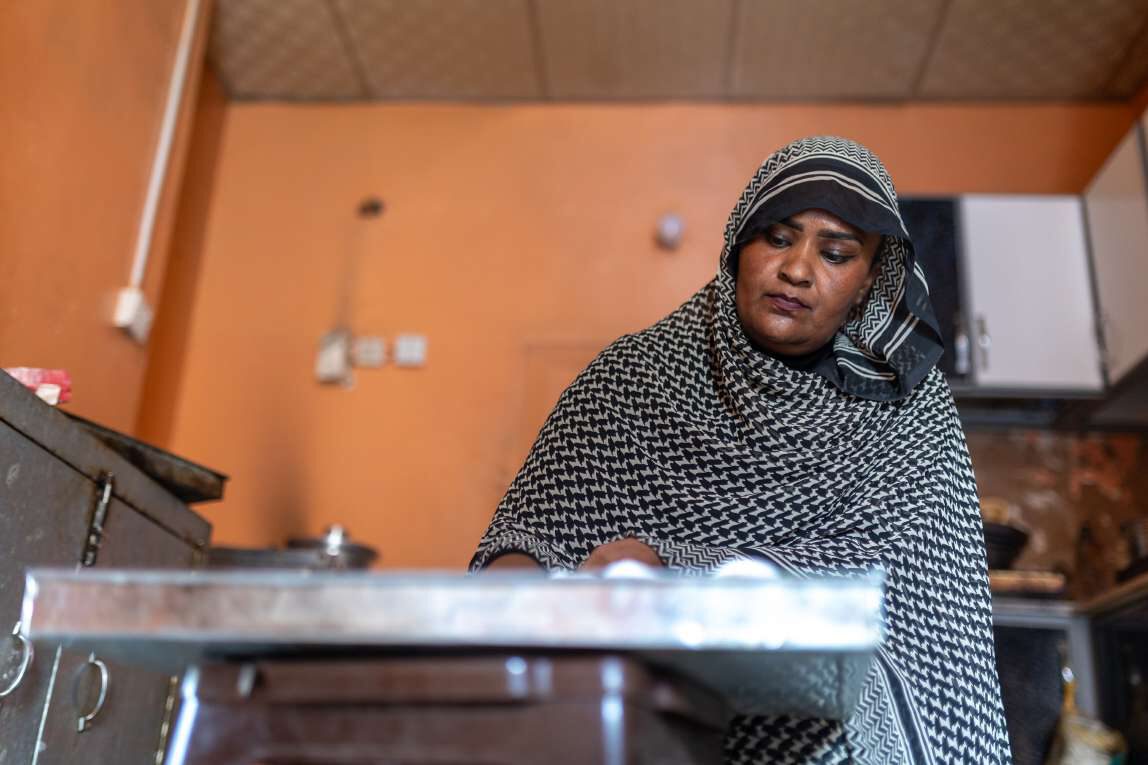Hiba working at her oven in Omdurman.